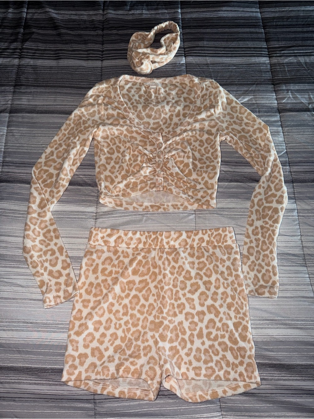 Colsie Beige Leopard-Print Knit Short Set with Long-Sleeve Crop Top & Headband